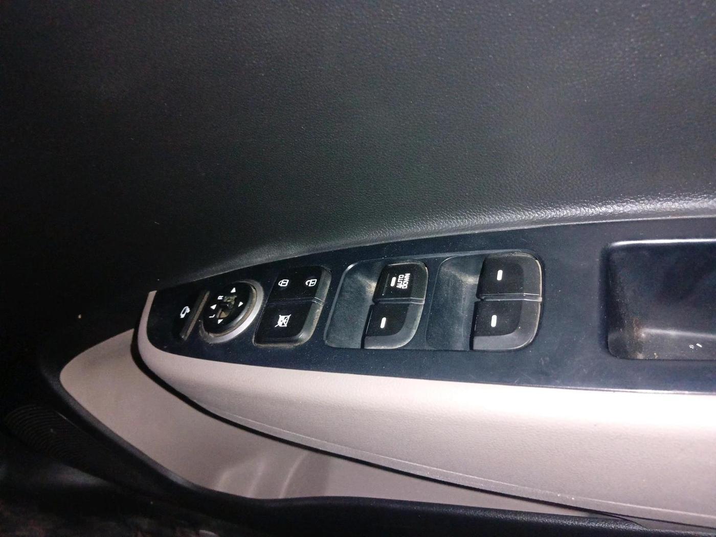 2019 Hyundai Grand i10 SPORTZ AT 1.2 KAPPA VTVT, Petrol, Automatic, 30,264 km, interior