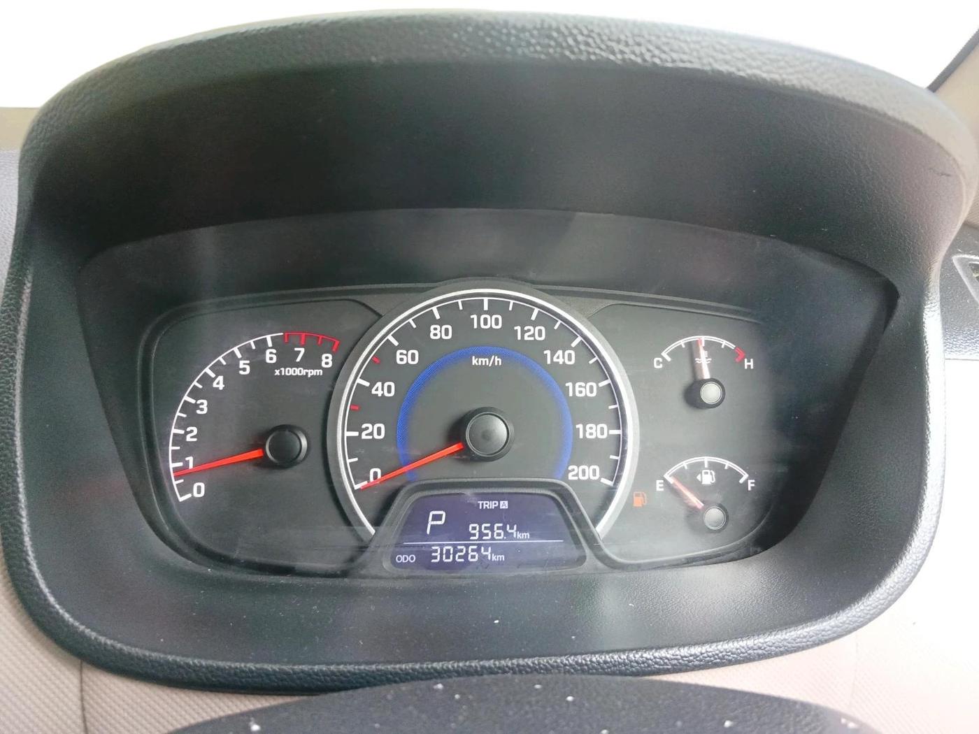 2019 Hyundai Grand i10 SPORTZ AT 1.2 KAPPA VTVT, Petrol, Automatic, 30,264 km, interior