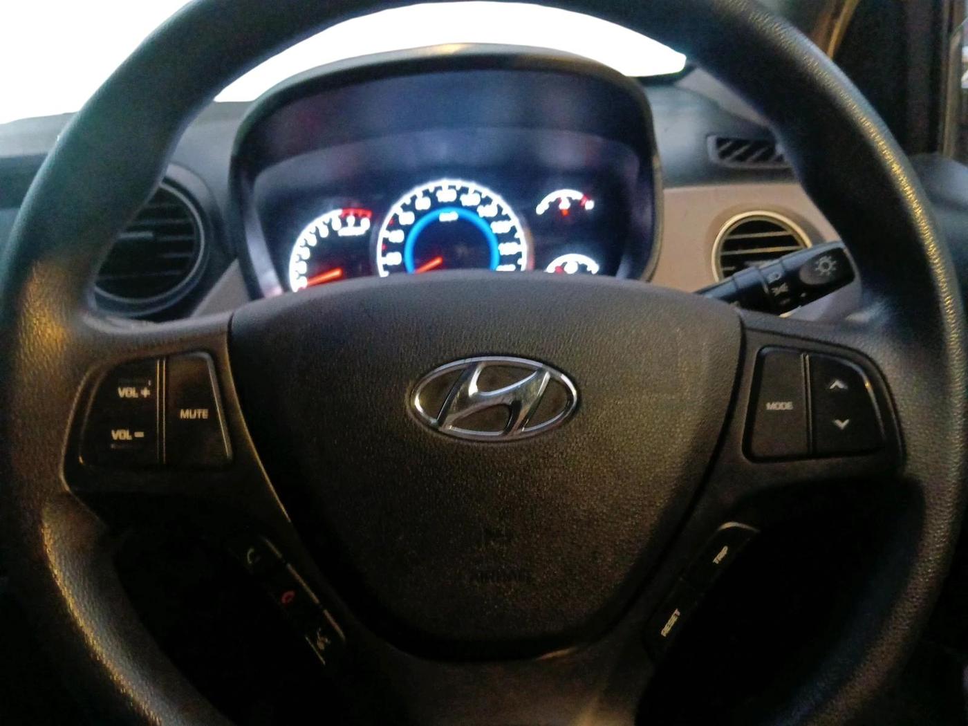 2019 Hyundai Grand i10 SPORTZ AT 1.2 KAPPA VTVT, Petrol, Automatic, 30,264 km, interior