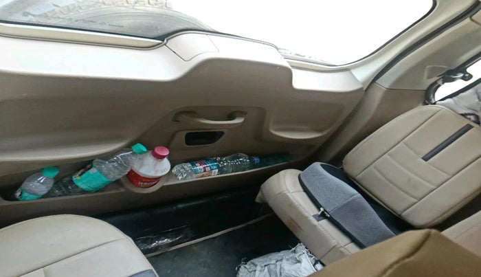 2016 Mahindra TUV300 T6, Diesel, Manual, 1,09,147 km, interior