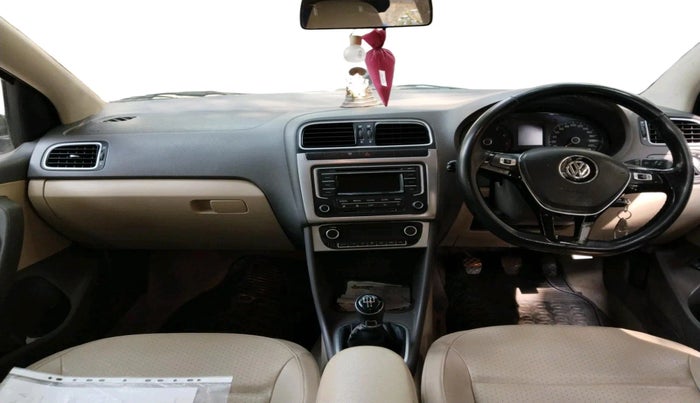 2015 Volkswagen Vento HIGHLINE 1.6 MPI, Petrol, Manual, 56,444 km, interior