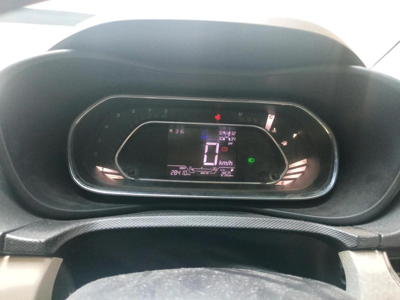 2021 Tata NEXON XZ PLUS (O) DIESEL, Diesel, Manual, 29,000 km, interior