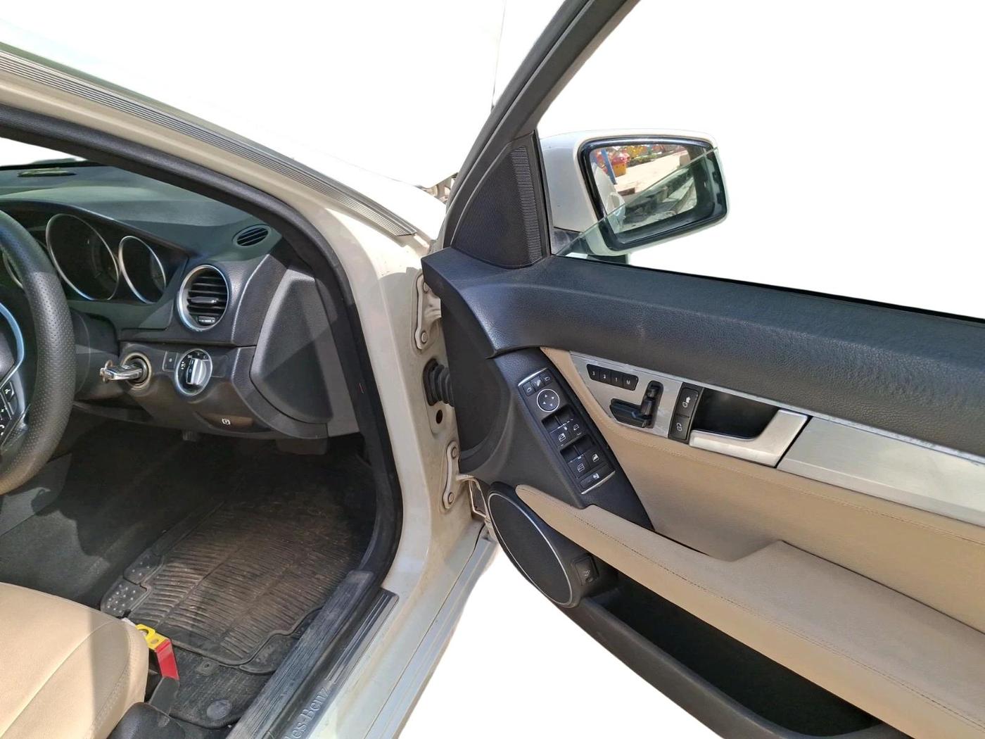 2011 Mercedes Benz C Class 200 CGI AVANTGARDE, Petrol, Automatic, 86,712 km, interior