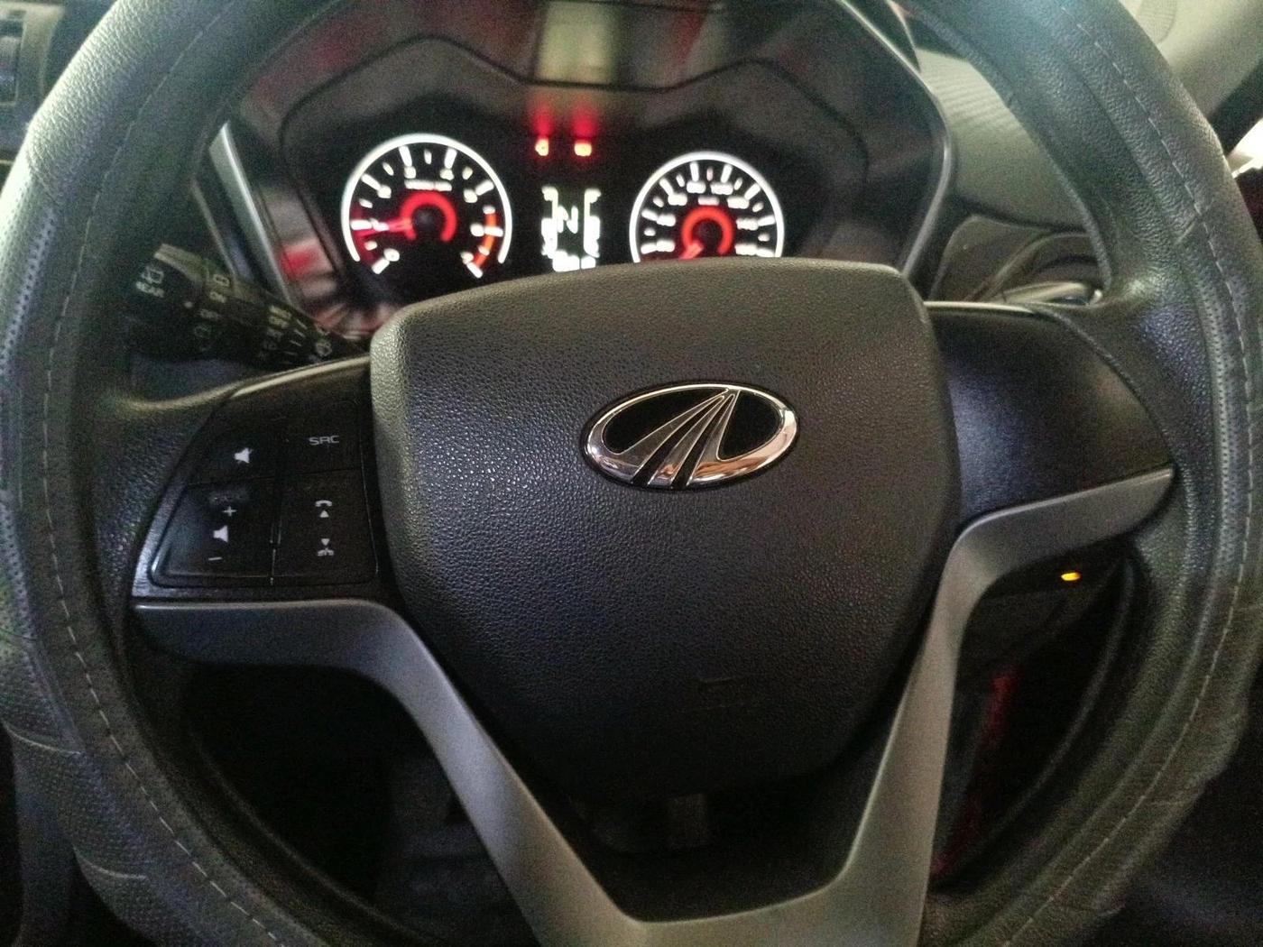 2017 Mahindra KUV 100 NXT K8 P 6 STR, Petrol, Manual, 66,018 km, interior