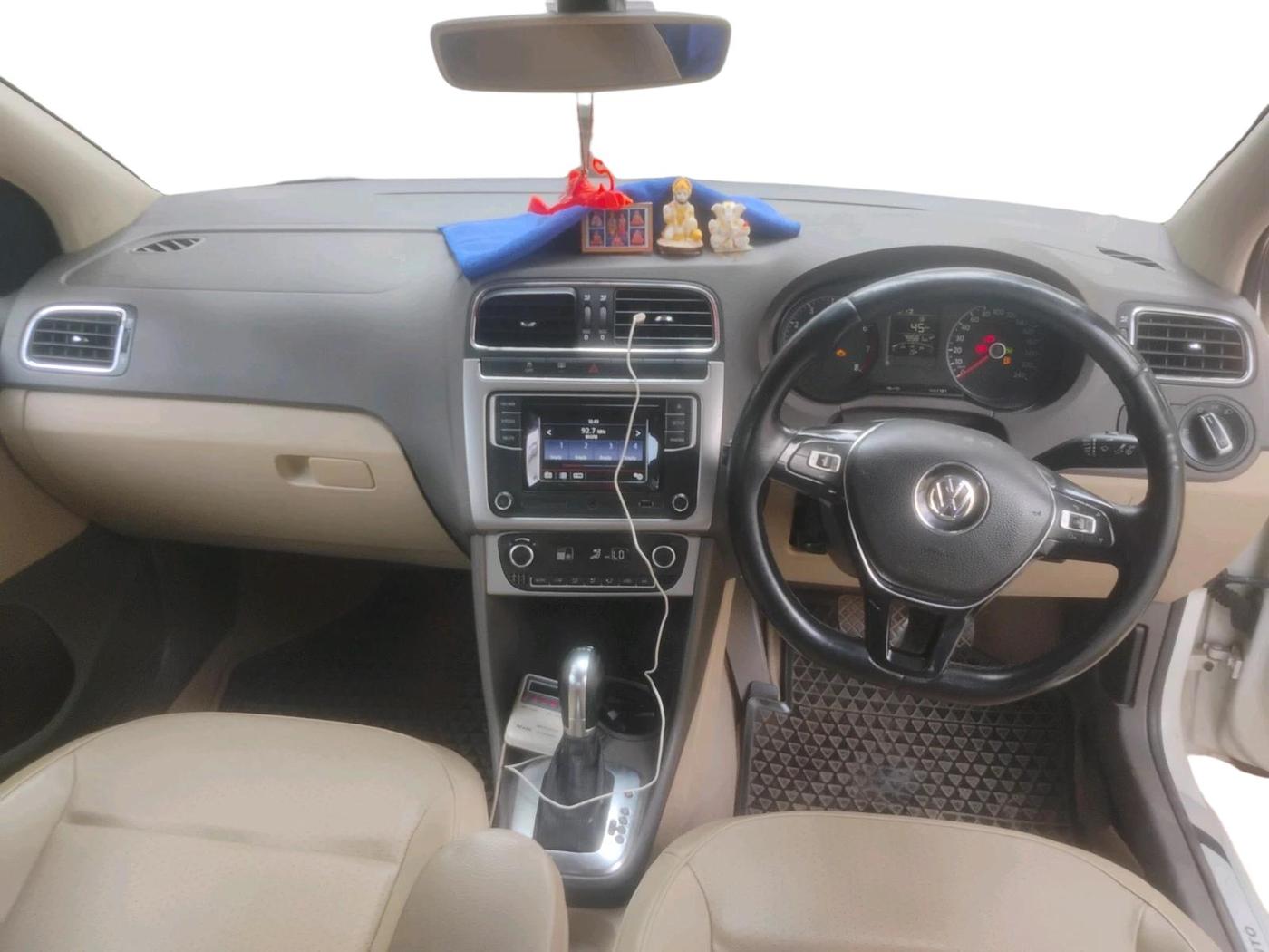 2016 Volkswagen Vento HIGHLINE PETROL AT, Petrol, Automatic, 79,581 km, interior