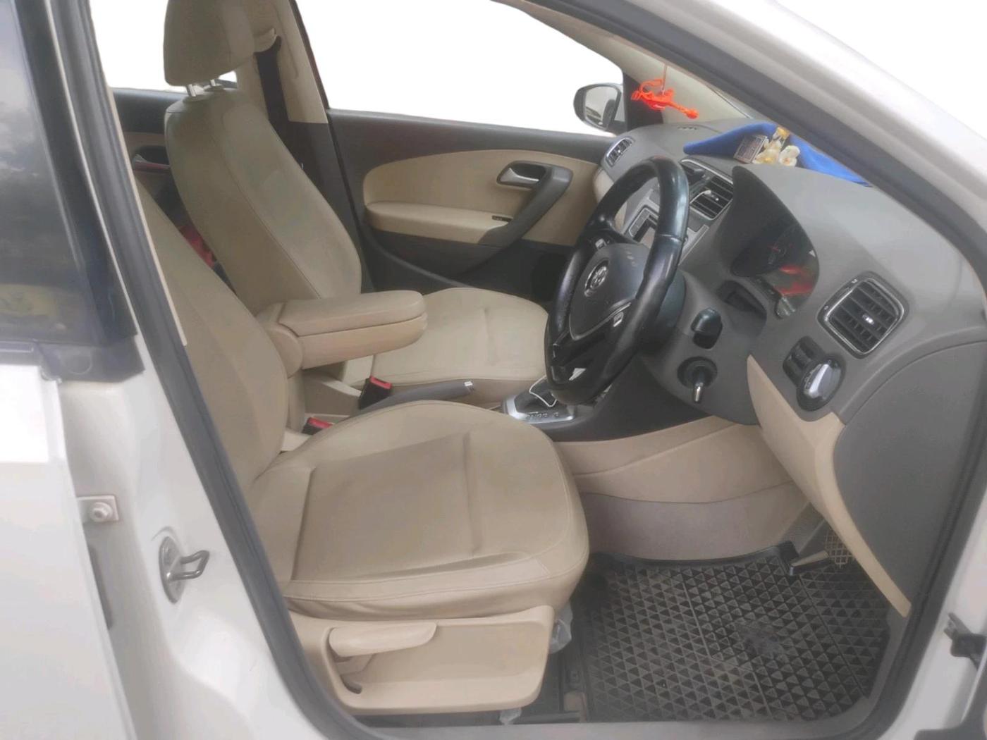 2016 Volkswagen Vento HIGHLINE PETROL AT, Petrol, Automatic, 79,581 km, interior
