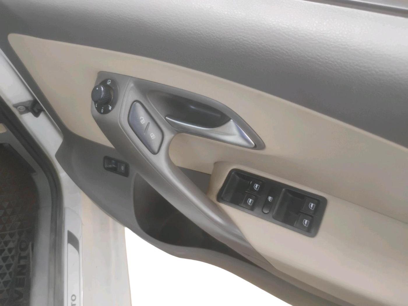 2016 Volkswagen Vento HIGHLINE PETROL AT, Petrol, Automatic, 79,581 km, interior