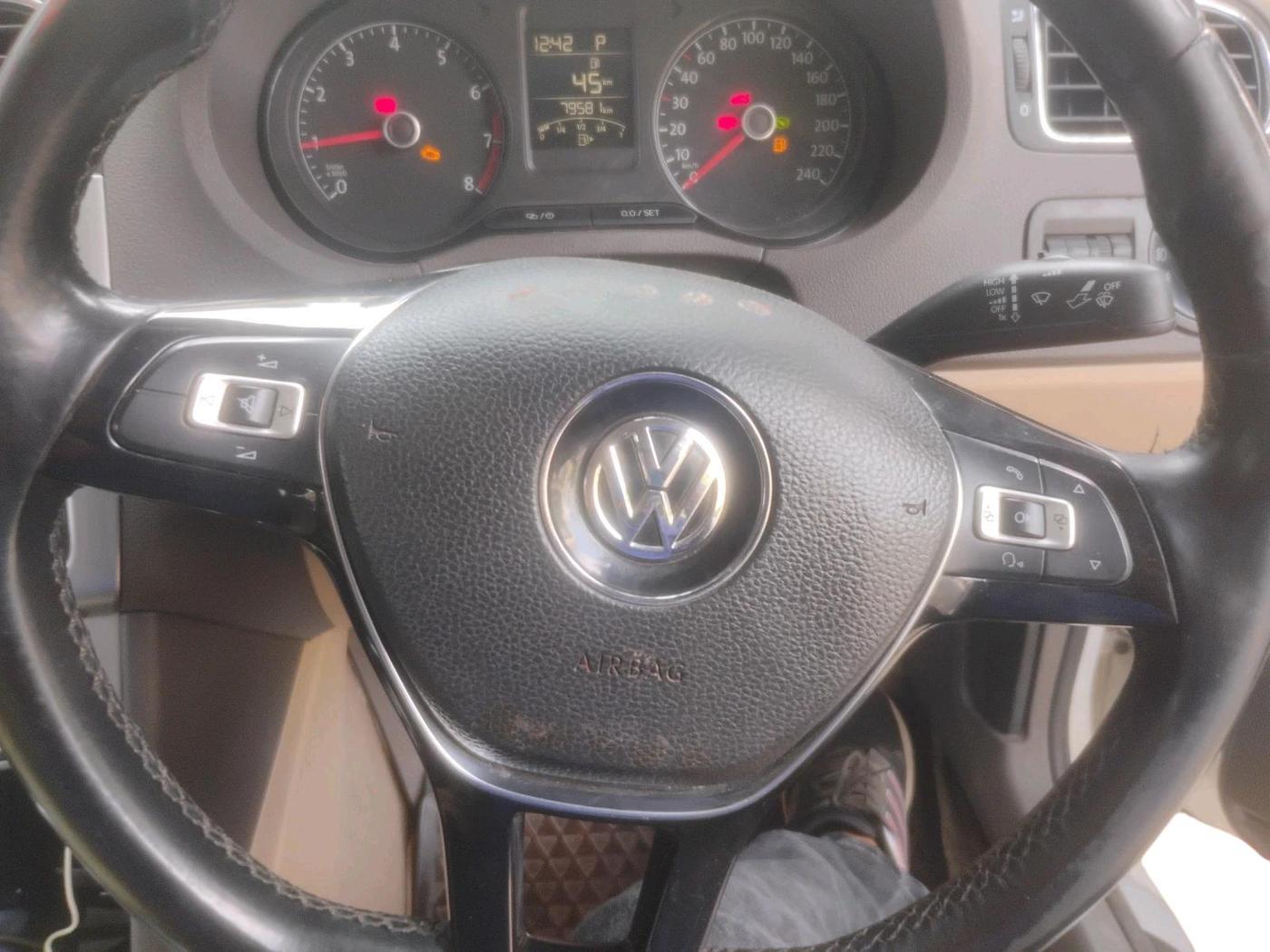 2016 Volkswagen Vento HIGHLINE PETROL AT, Petrol, Automatic, 79,581 km, interior