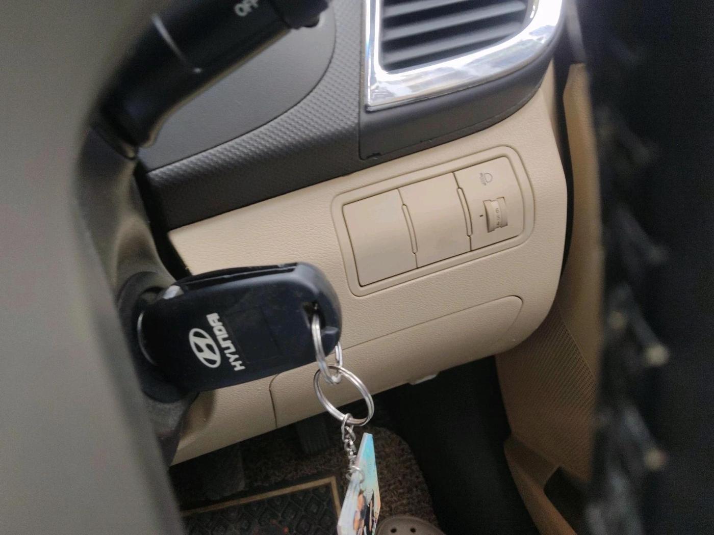 2013 Hyundai Verna FLUIDIC 1.4 CRDI EX, Diesel, Manual, 1,08,476 km, interior