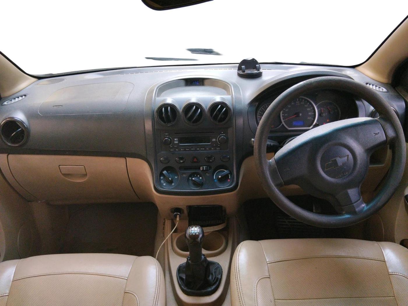 2014 Chevrolet Enjoy 1.4 LTZ 8 STR, CNG, Manual, 1,38,609 km, interior