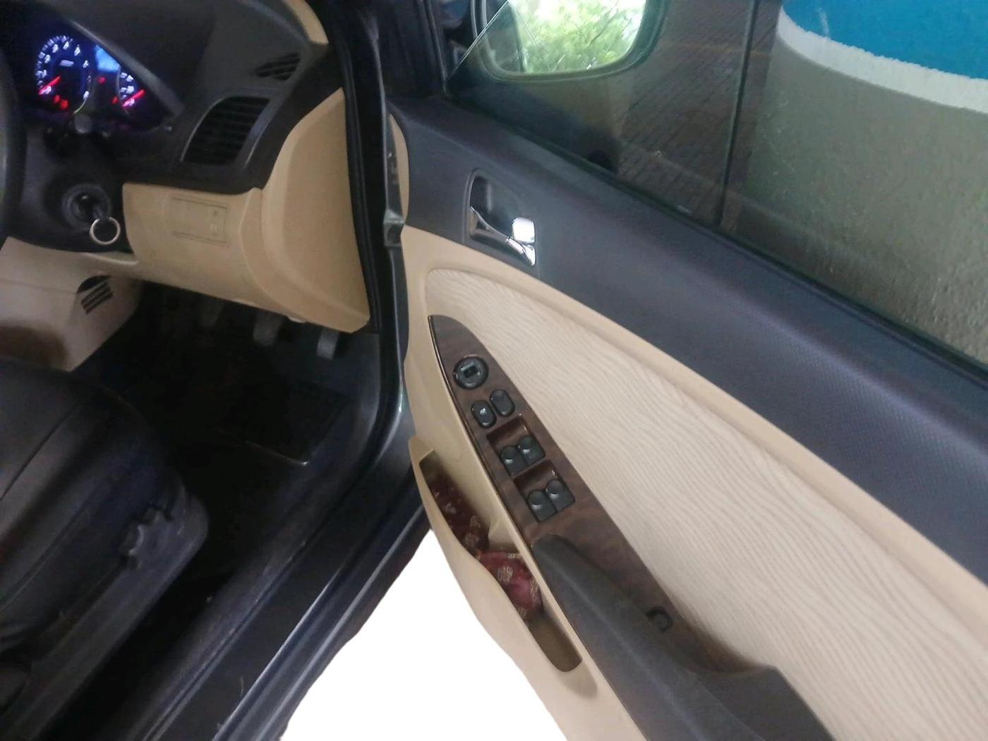 2013 Hyundai Verna FLUIDIC 1.6 VTVT, Petrol, Manual, 80,413 km, interior