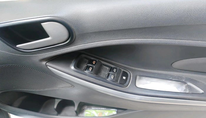 2015 Ford Figo TITANIUM 1.2 PETROL, Petrol, Manual, 55,377 km, interior