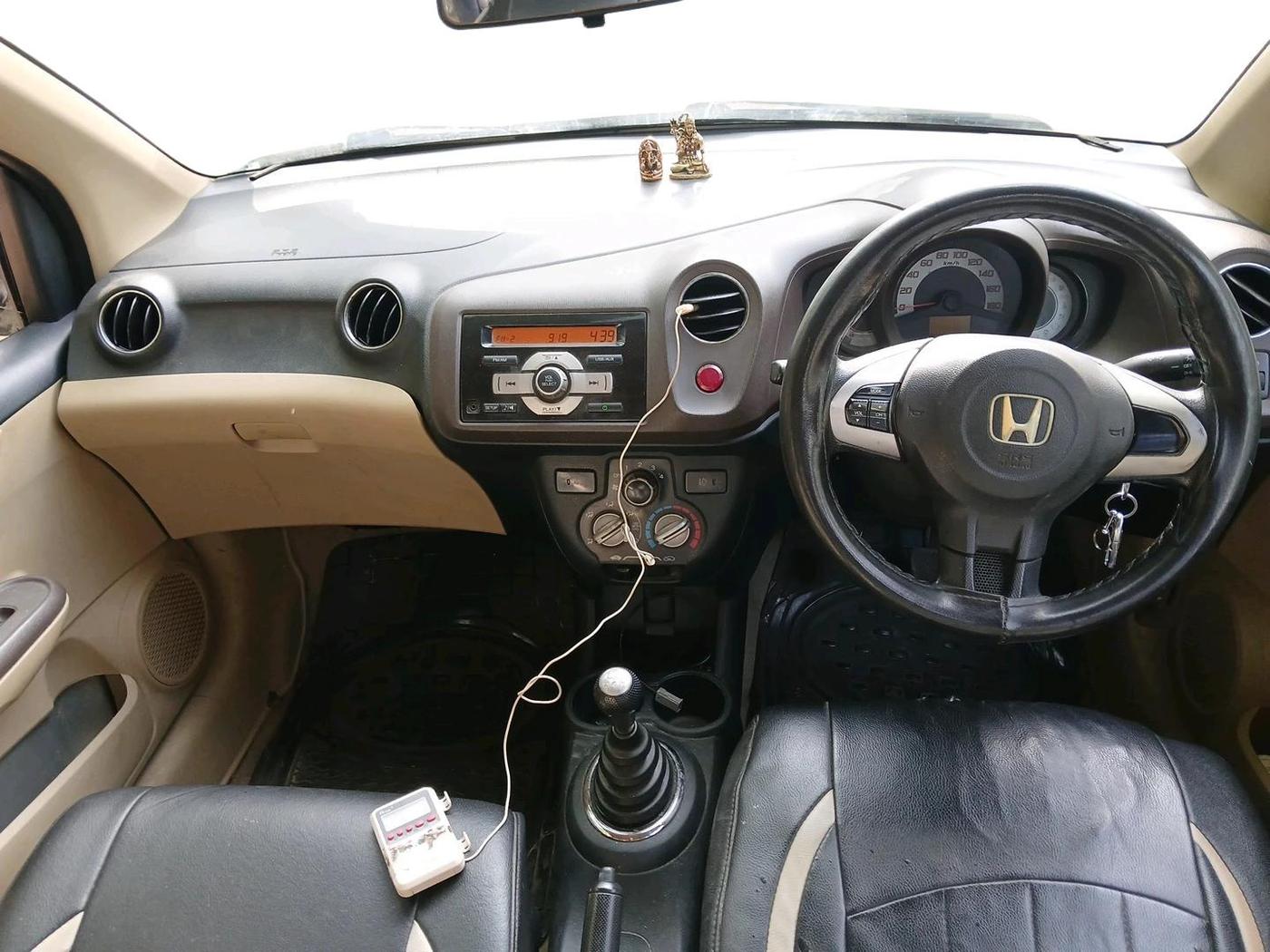 2012 Honda Brio V MT, Petrol, Manual, 86,189 km, interior