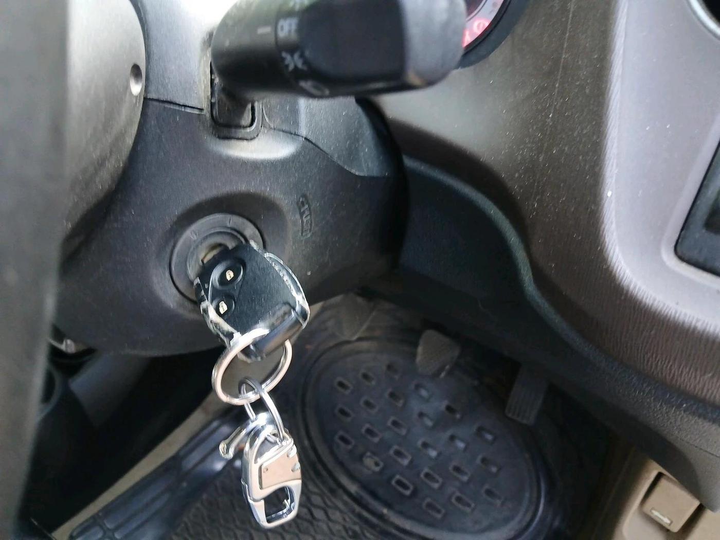 2012 Honda Brio V MT, Petrol, Manual, 86,189 km, interior