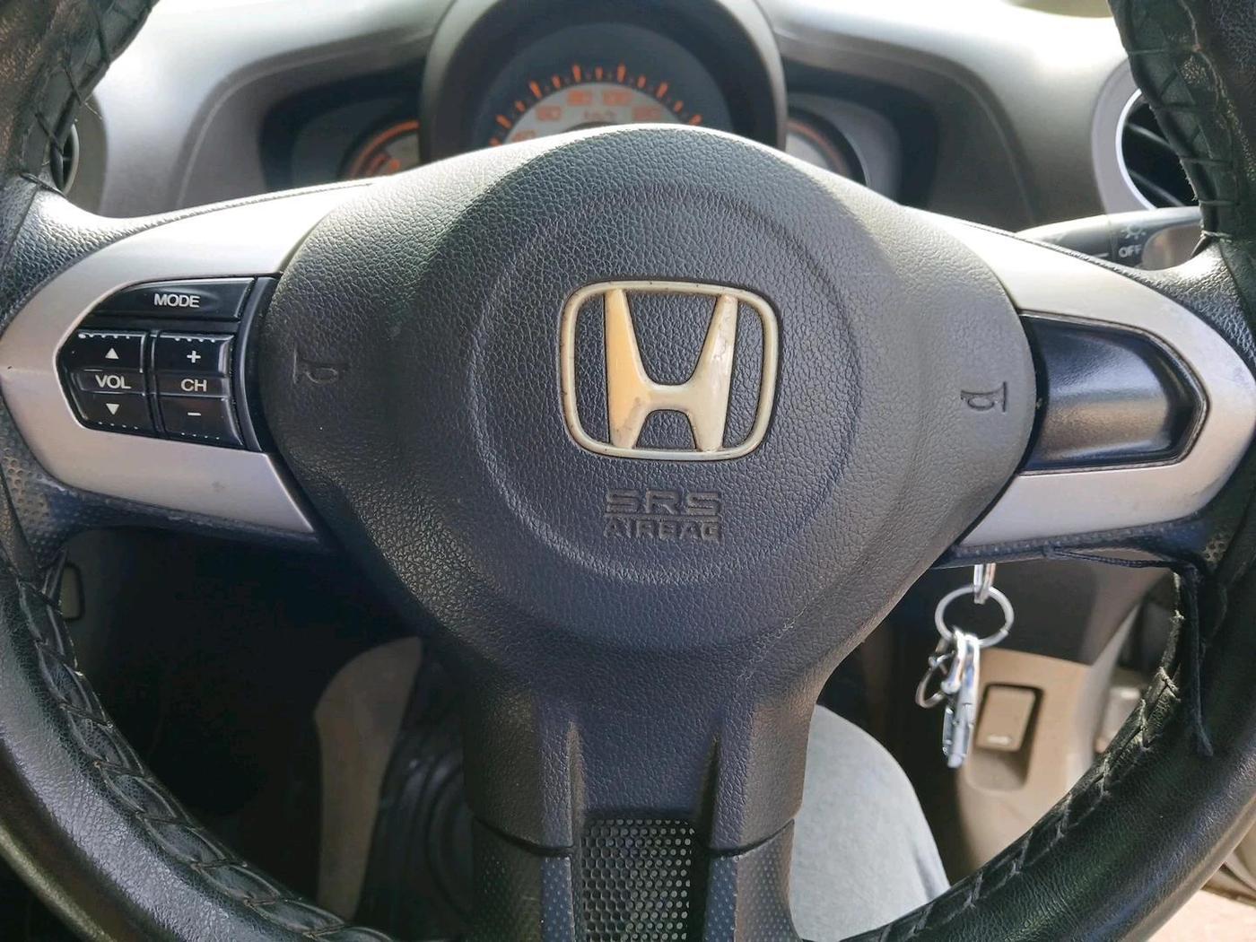 2012 Honda Brio V MT, Petrol, Manual, 86,189 km, interior