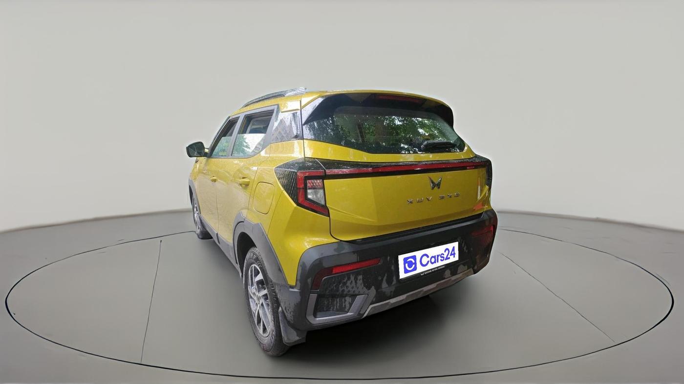 2024 Mahindra XUV 3XO AX5 1.2 L TCMPFI AT, Petrol, Automatic, 11,773 km, exterior