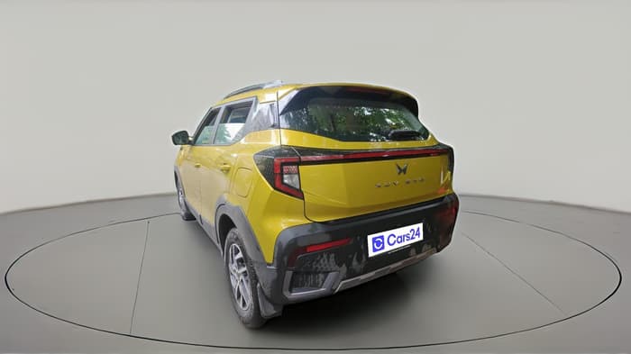 2024 Mahindra XUV 3XO AX5 1.2 L TCMPFI AT, Petrol, Automatic, 11,773 km, exterior