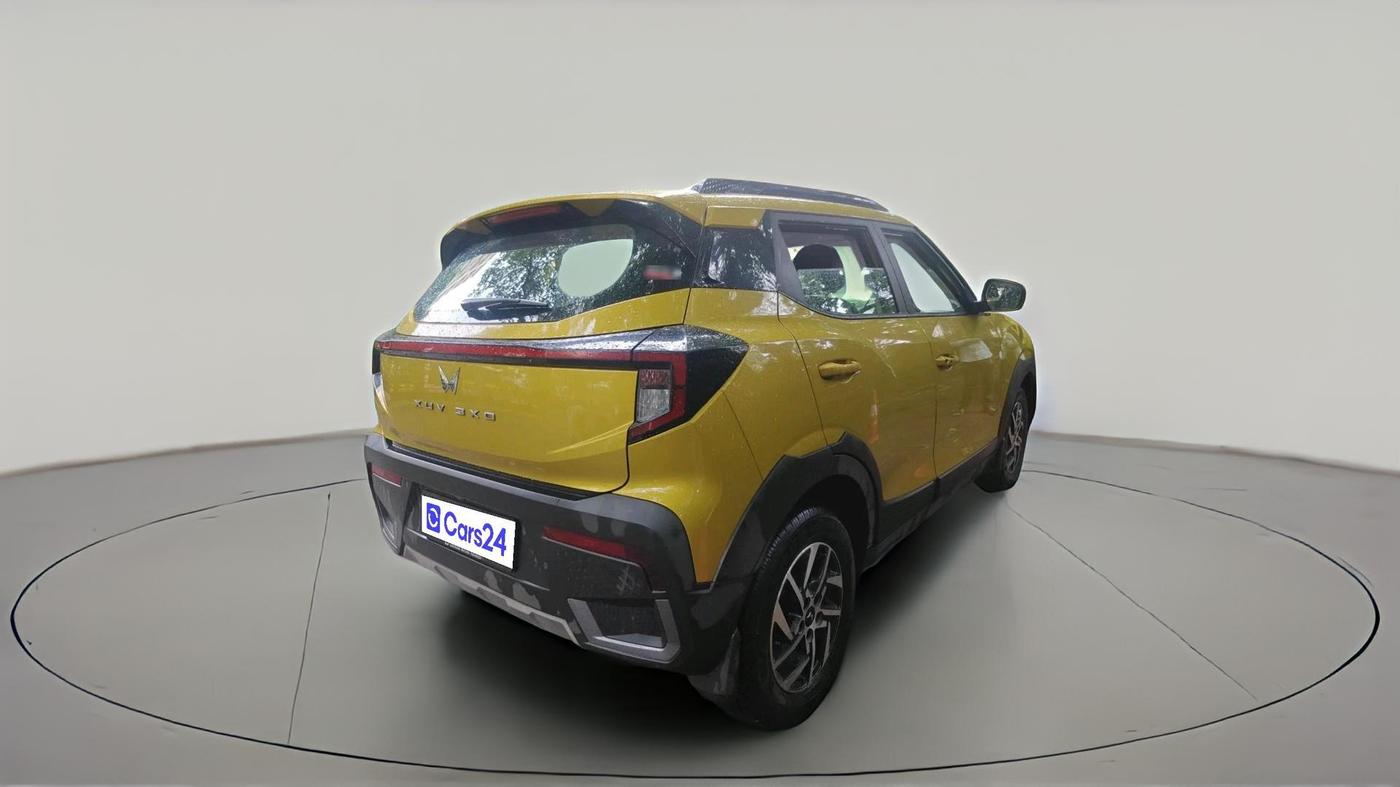 2024 Mahindra XUV 3XO AX5 1.2 L TCMPFI AT, Petrol, Automatic, 11,773 km, exterior