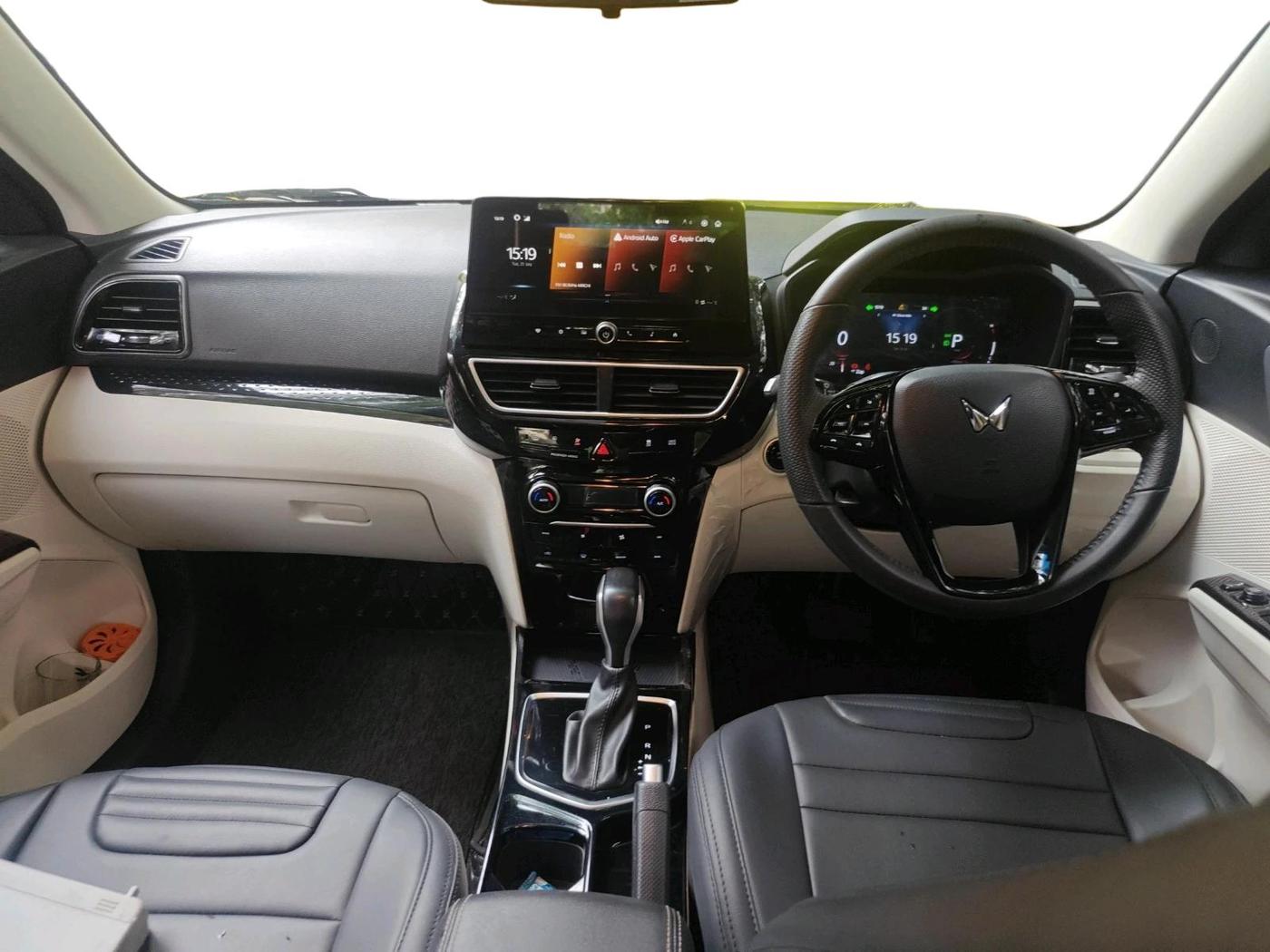 2024 Mahindra XUV 3XO AX5 1.2 L TCMPFI AT, Petrol, Automatic, 11,773 km, interior