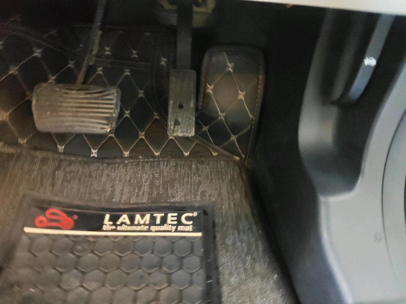 2024 Mahindra XUV 3XO AX5 1.2 L TCMPFI AT, Petrol, Automatic, 11,773 km, interior