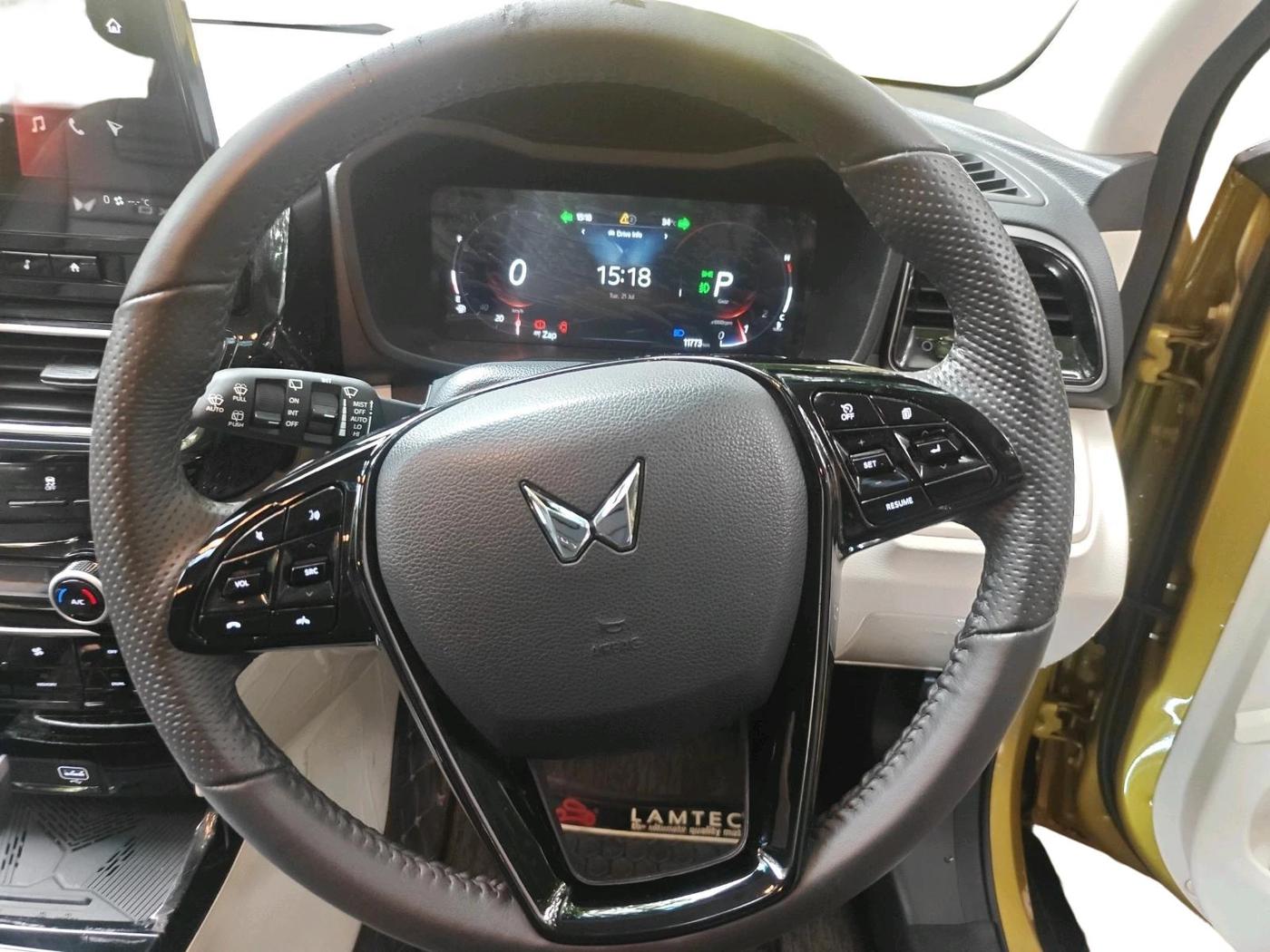 2024 Mahindra XUV 3XO AX5 1.2 L TCMPFI AT, Petrol, Automatic, 11,773 km, interior
