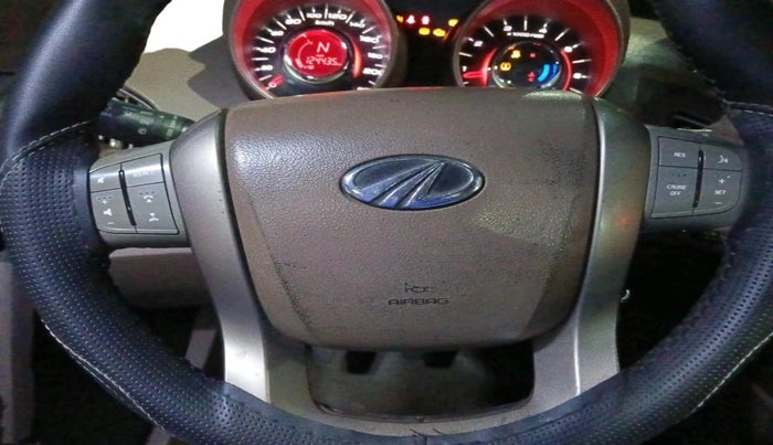 2013 Mahindra XUV500 W8, Diesel, Manual, 1,24,435 km, interior