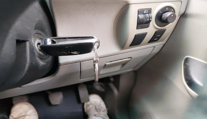 2016 Mahindra Kuv100 K8 6 STR, Petrol, Manual, 39,146 km, interior