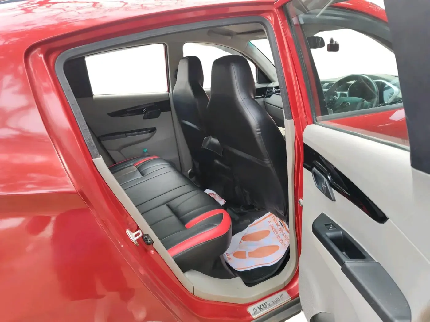 2016 Mahindra Kuv100 K8 6 STR, Petrol, Manual, 39,146 km, interior