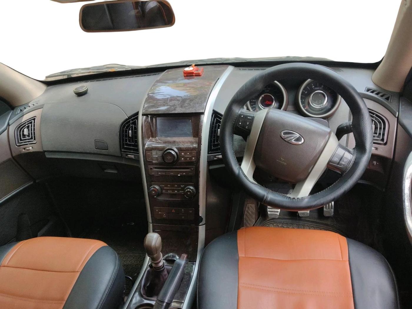 2013 Mahindra XUV500 W8, Diesel, Manual, 1,14,352 km, interior