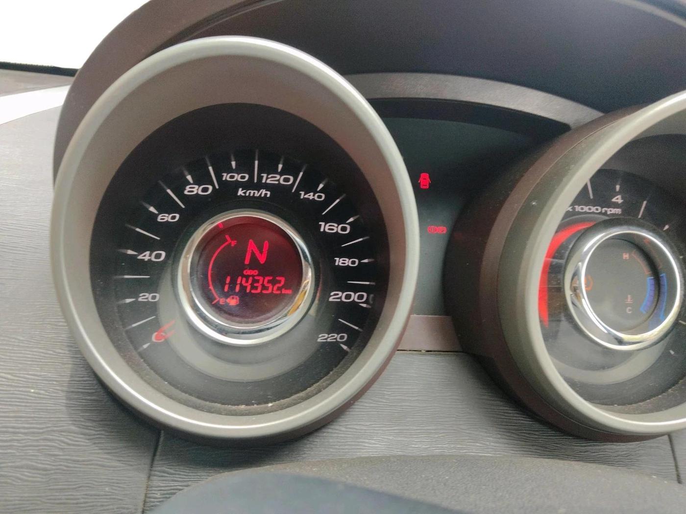 2013 Mahindra XUV500 W8, Diesel, Manual, 1,14,352 km, interior