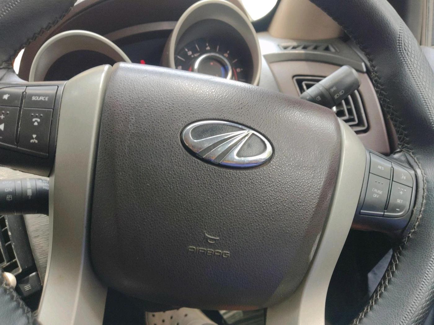 2013 Mahindra XUV500 W8, Diesel, Manual, 1,14,352 km, interior