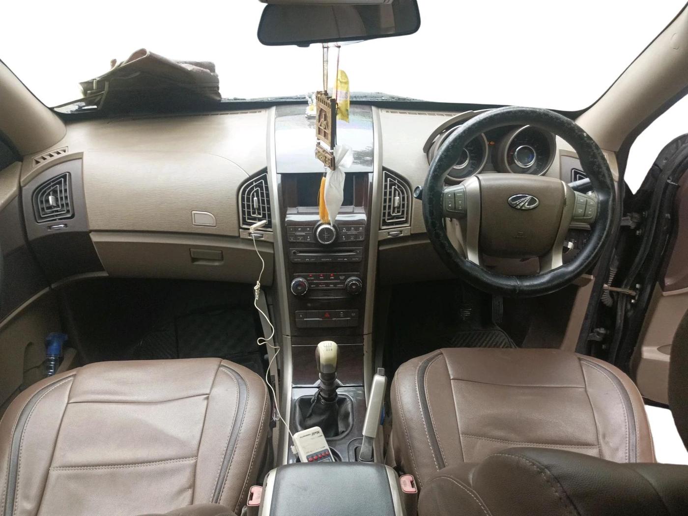 2013 Mahindra XUV500 W6, Diesel, Manual, 1,10,316 km, interior