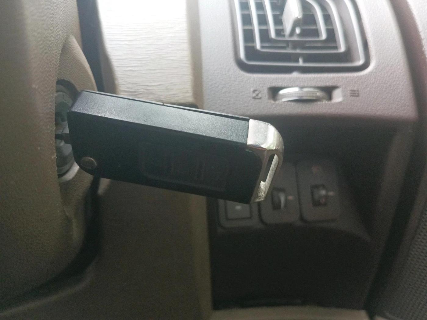 2013 Mahindra XUV500 W6, Diesel, Manual, 1,10,316 km, interior
