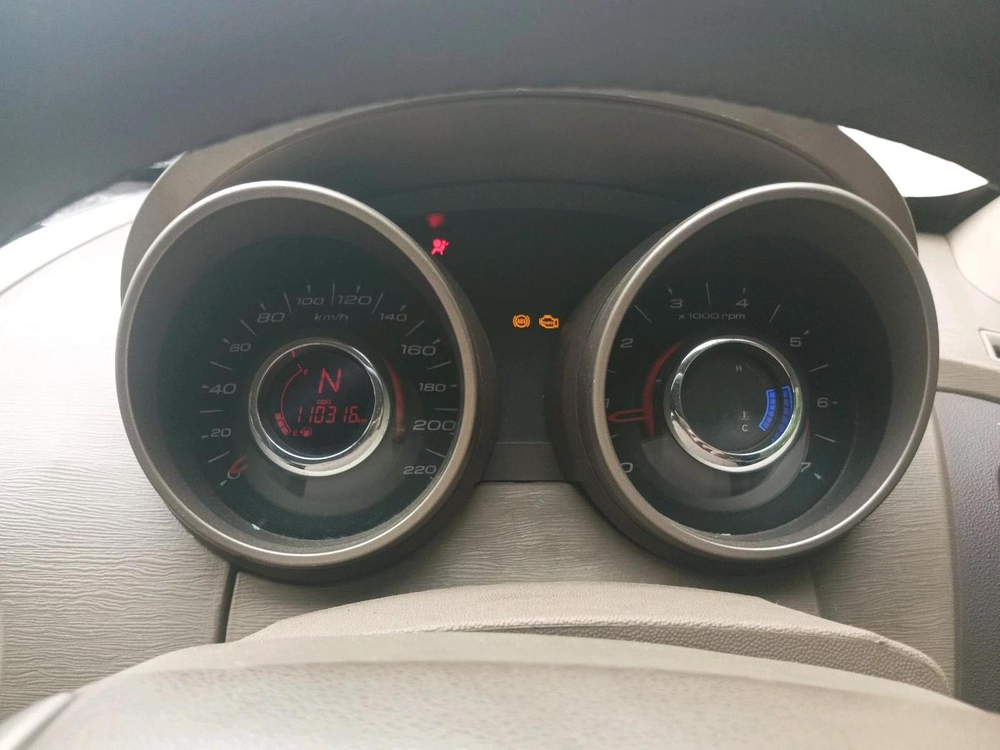 2013 Mahindra XUV500 W6, Diesel, Manual, 1,10,316 km, interior