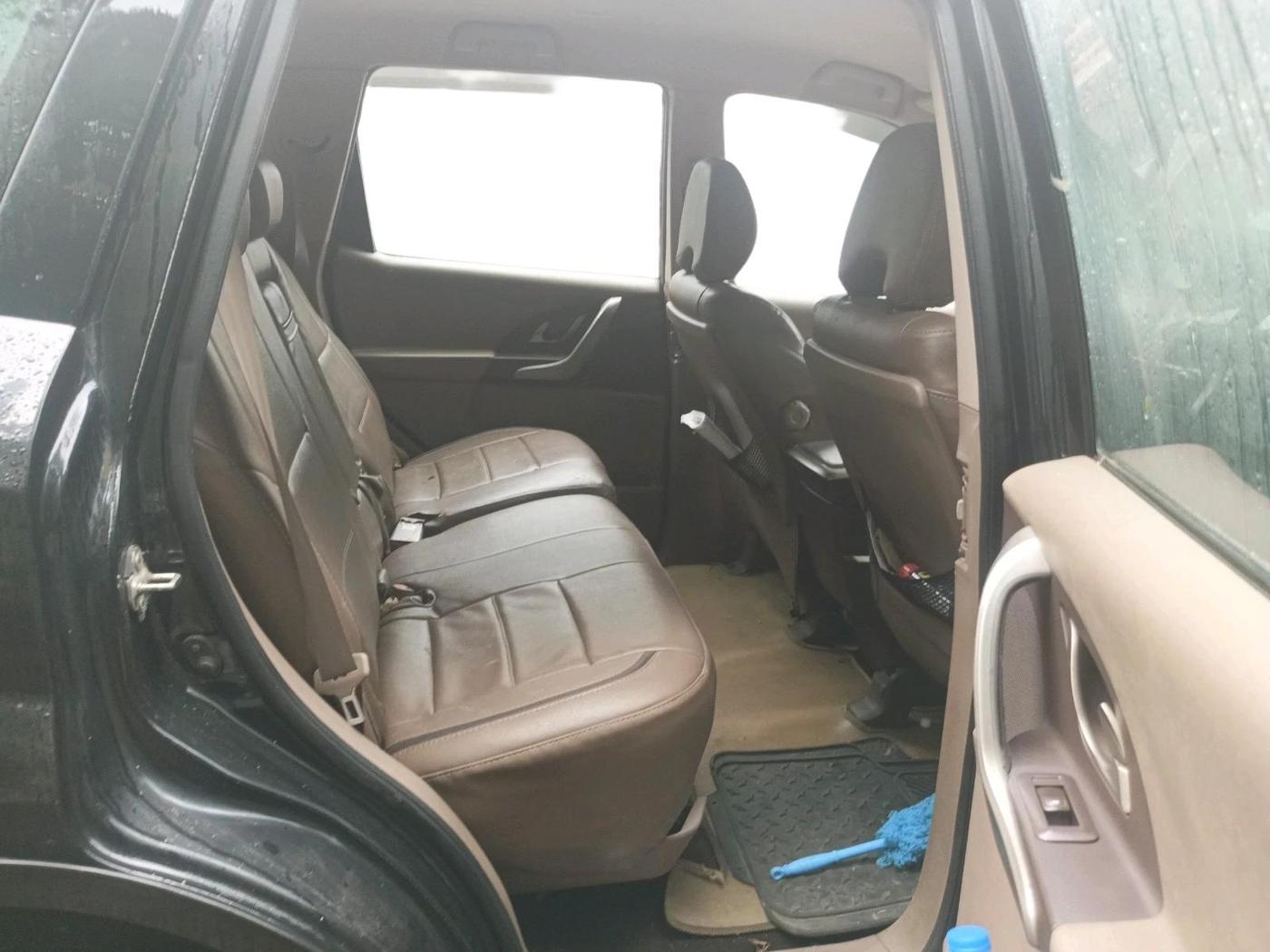 2013 Mahindra XUV500 W6, Diesel, Manual, 1,10,316 km, interior