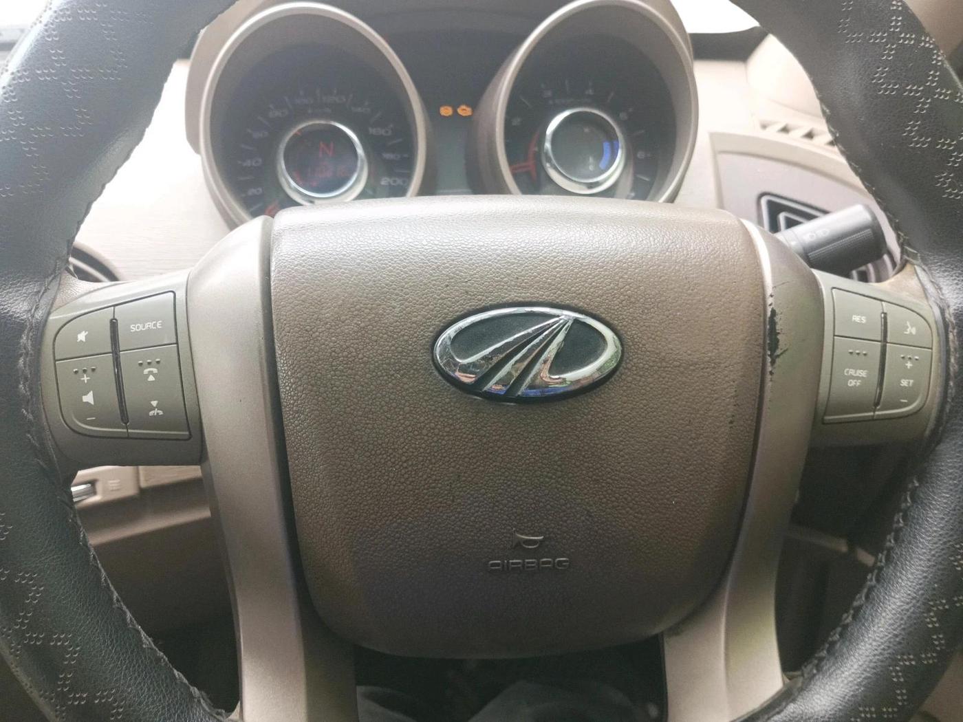 2013 Mahindra XUV500 W6, Diesel, Manual, 1,10,316 km, interior