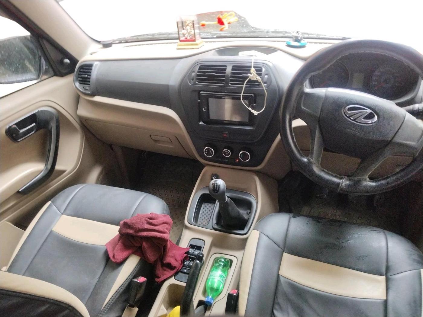 2017 Mahindra TUV300 T4 PLUS, Diesel, Manual, 94,826 km, interior