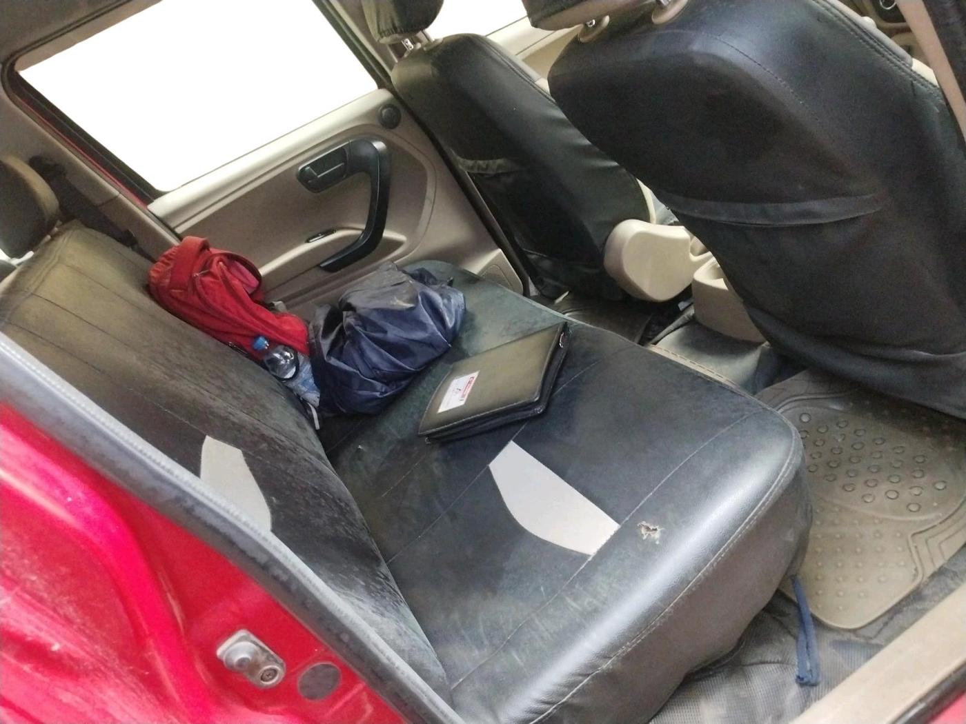 2017 Mahindra TUV300 T4 PLUS, Diesel, Manual, 94,826 km, interior