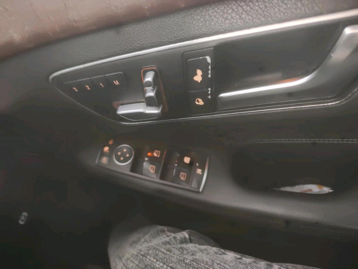 2013 Mercedes Benz E Class E 250 CDI AVANTGARDE, Diesel, Automatic, 1,09,843 km, interior