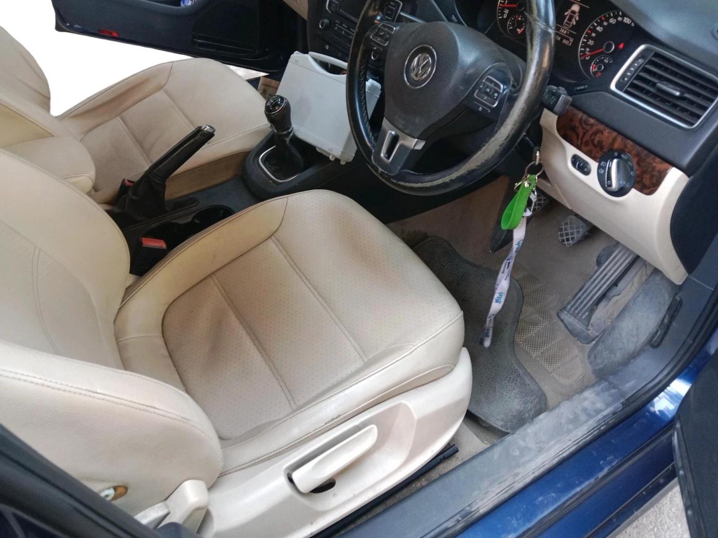 2014 Volkswagen Jetta COMFORTLINE TSI, Petrol, Manual, 1,50,474 km, interior