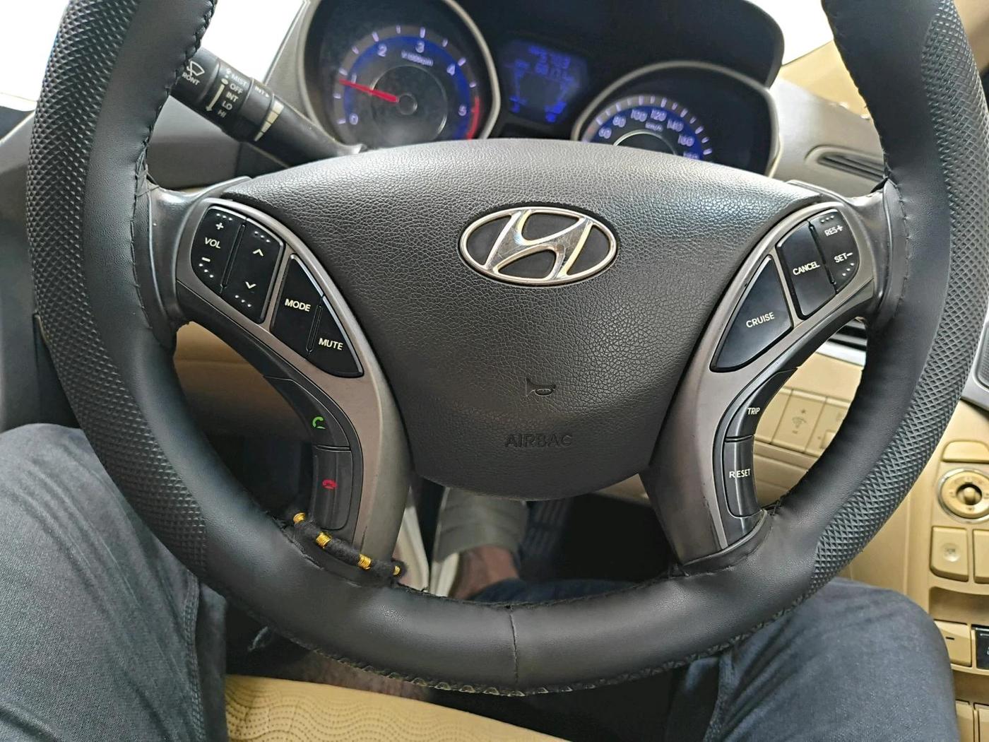 2013 Hyundai New Elantra 1.6 SX MT DIESEL, Diesel, Manual, 68,171 km, interior