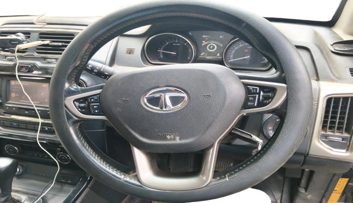 2017 Tata Hexa XTA 4X2 7 STR, Diesel, Automatic, 1,03,872 km, interior