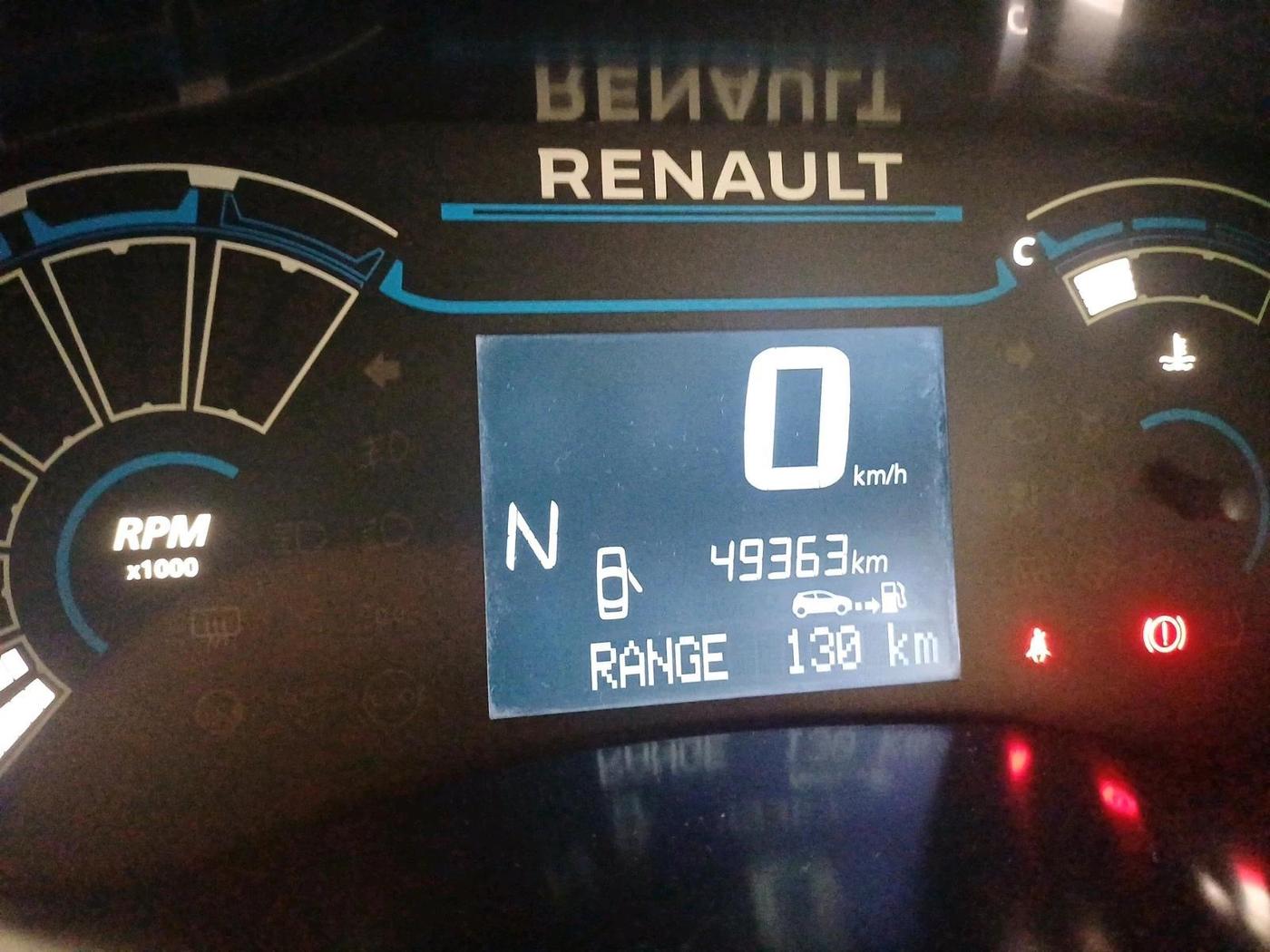 2022 Renault TRIBER RXZ AMT, Petrol, Automatic, 49,363 km, interior