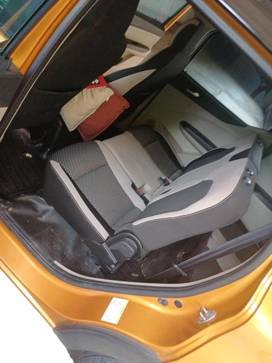 2022 Renault TRIBER RXZ AMT, Petrol, Automatic, 49,363 km, interior