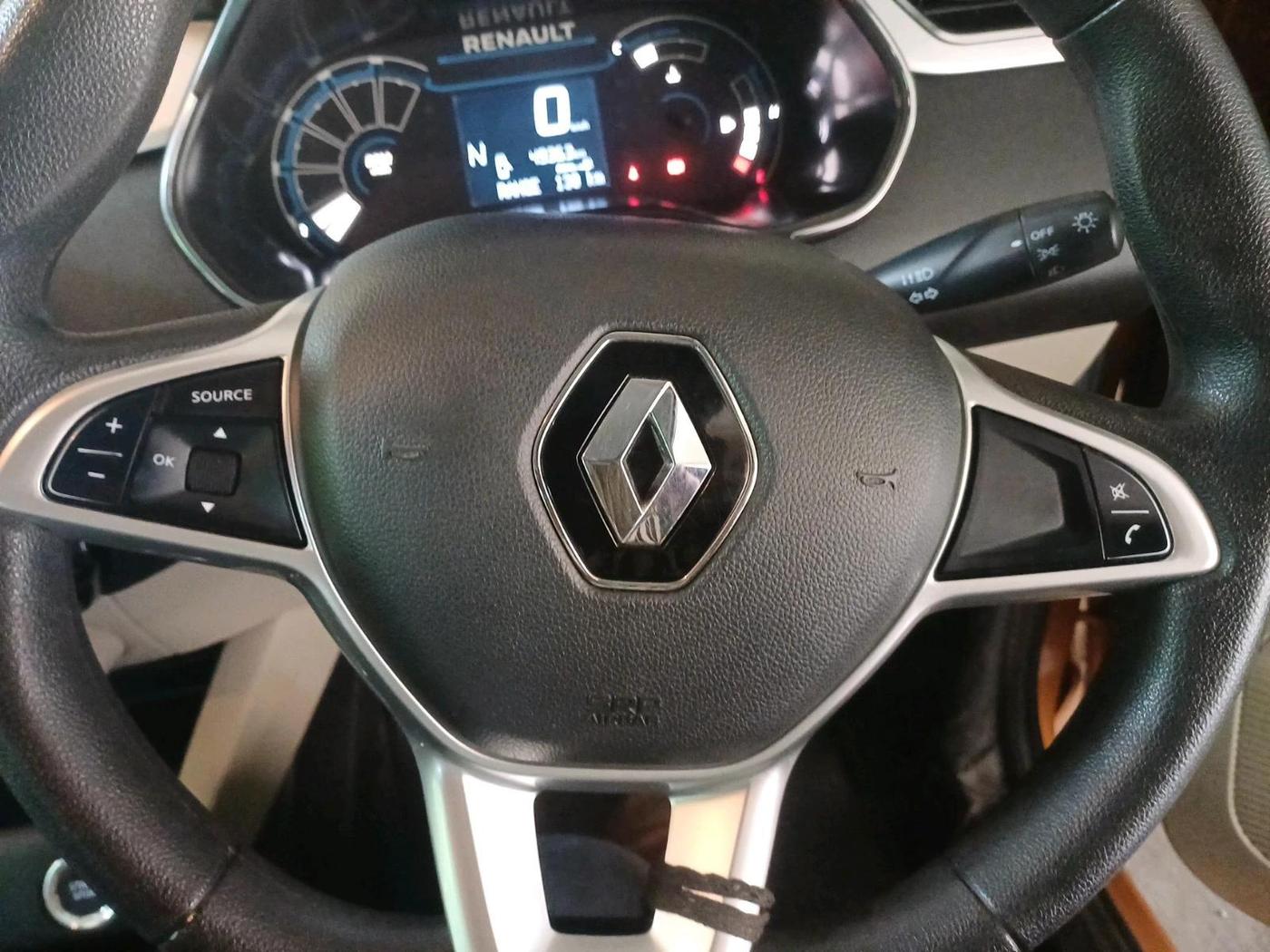 2022 Renault TRIBER RXZ AMT, Petrol, Automatic, 49,363 km, interior