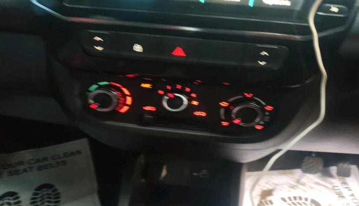 2021 Renault Kwid RXT 1.0 AMT (O), Petrol, Automatic, 35,370 km, interior