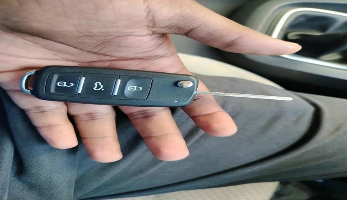 2011 Volkswagen Jetta COMFORTLINE 2.0L TDI, Diesel, Manual, 2,52,940 km, interior