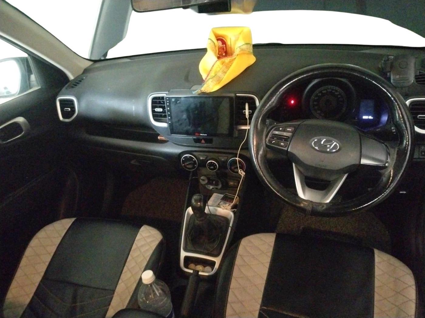 2022 Hyundai VENUE S 1.2, Petrol, Manual, 66,019 km, interior
