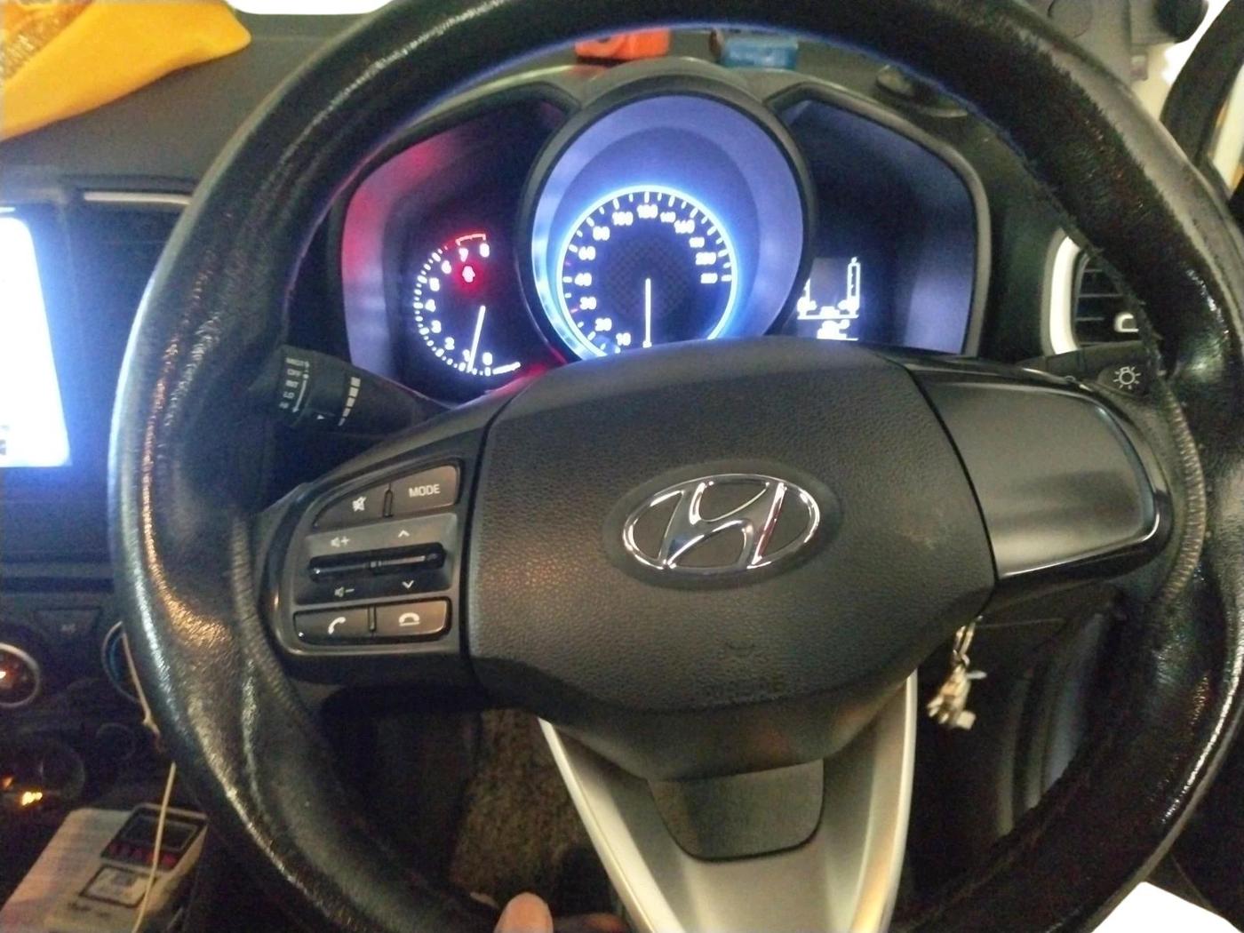 2022 Hyundai VENUE S 1.2, Petrol, Manual, 66,019 km, interior