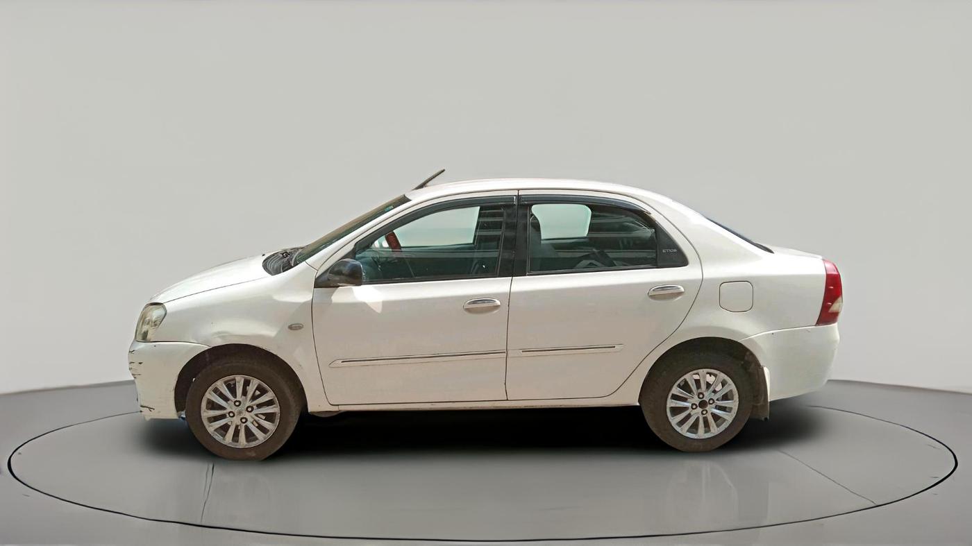 2011 Toyota Etios V, Petrol, Manual, 1,29,028 km, exterior